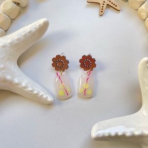 Sparkly lemon mason jar dangle with pink straw